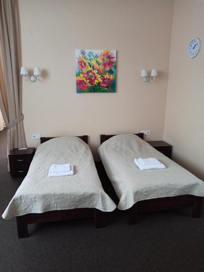 Guest House Adam Mickiewicz Lwów Zewnętrze zdjęcie