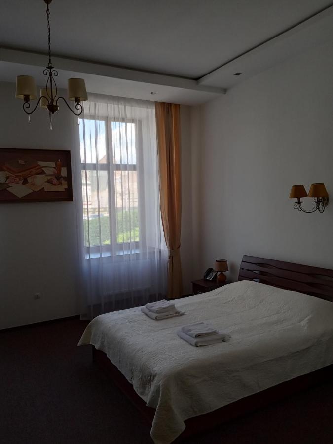 Guest House Adam Mickiewicz Lwów Zewnętrze zdjęcie
