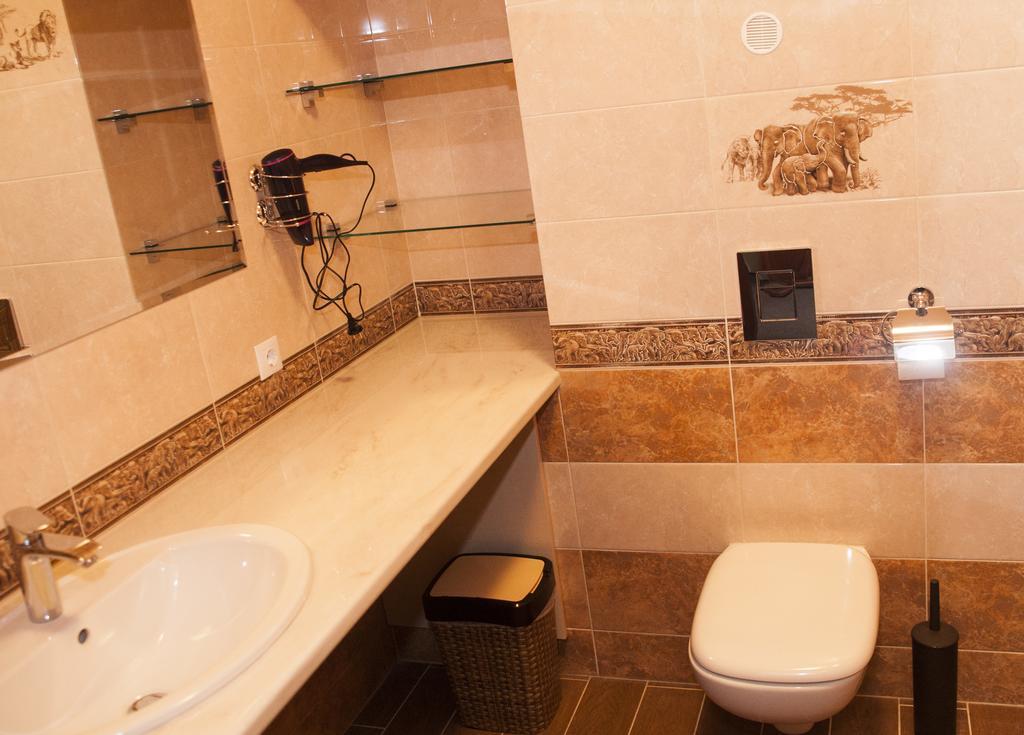 Guest House Adam Mickiewicz Lwów Pokój zdjęcie
