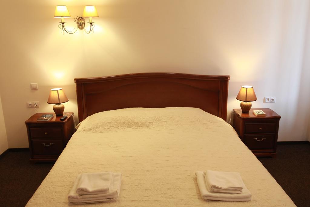 Guest House Adam Mickiewicz Lwów Pokój zdjęcie