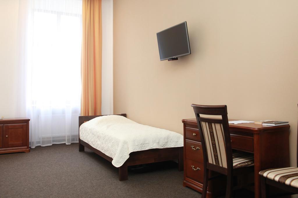 Guest House Adam Mickiewicz Lwów Pokój zdjęcie